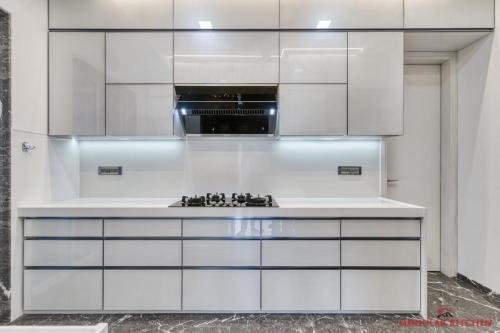 White Back Painted Toughered Glass With Gray Profile Handle